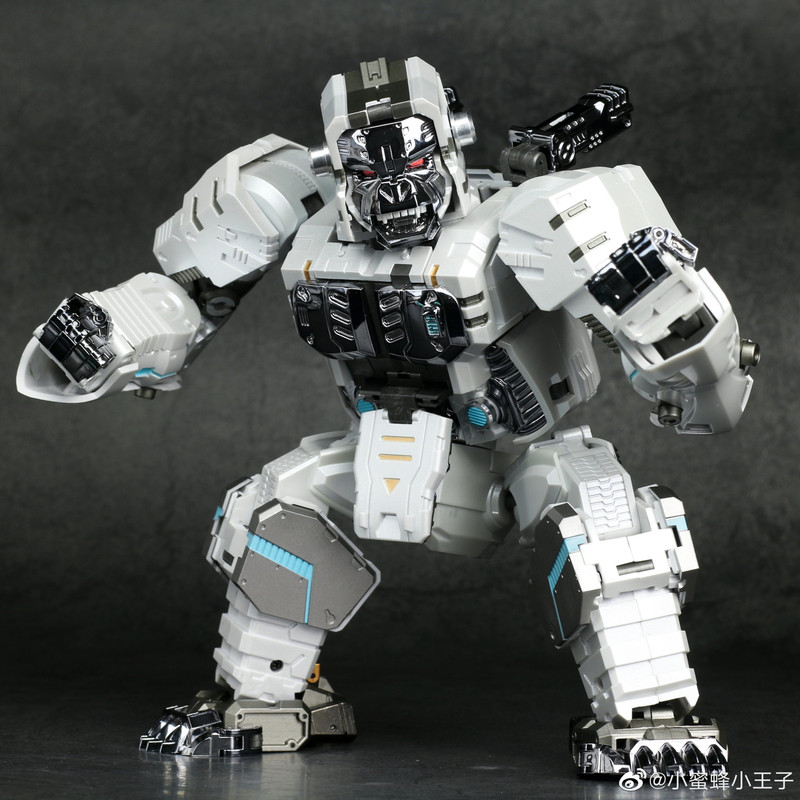 GT-10A-T-Beast-Ultra-Magnus-07