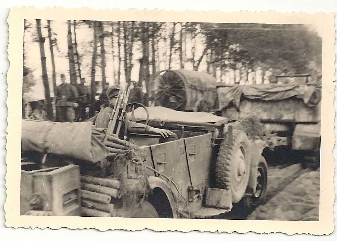 Orig.Foto Fahrer Wehrmacht im Kübelwagen Vormars
