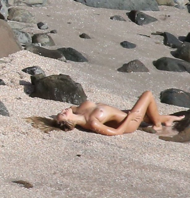 [Image: Alexis-Ren-Nude-By-Marco-Glaviano-BTS-Th...-Pro-7.jpg]