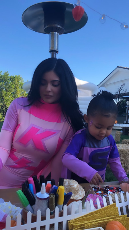 Kylie Jenner dan anaknya, Stormi