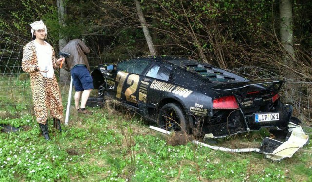 BKpFw_9CYAImaHg-e1368983488626-640x374