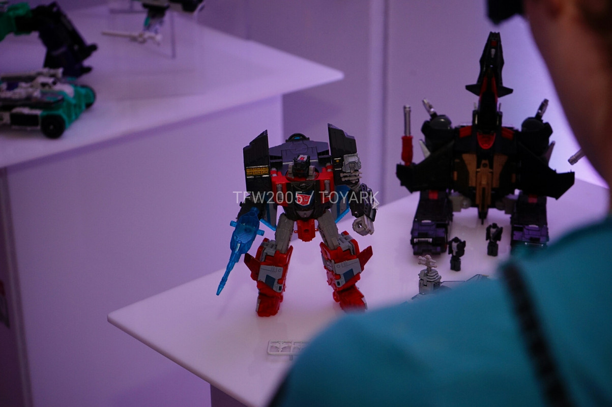 NYCC2016-Titans-Return-002