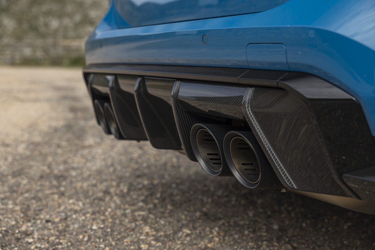 P90612638_highRes_bmw-m3-cs-touring (1)