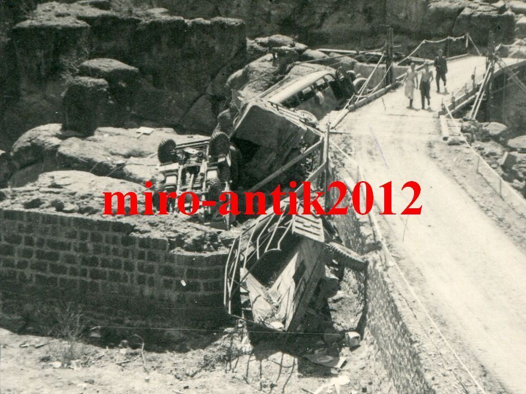 Foto, Wehrmacht, LKW, Bus, Unfall auf Brücke am 