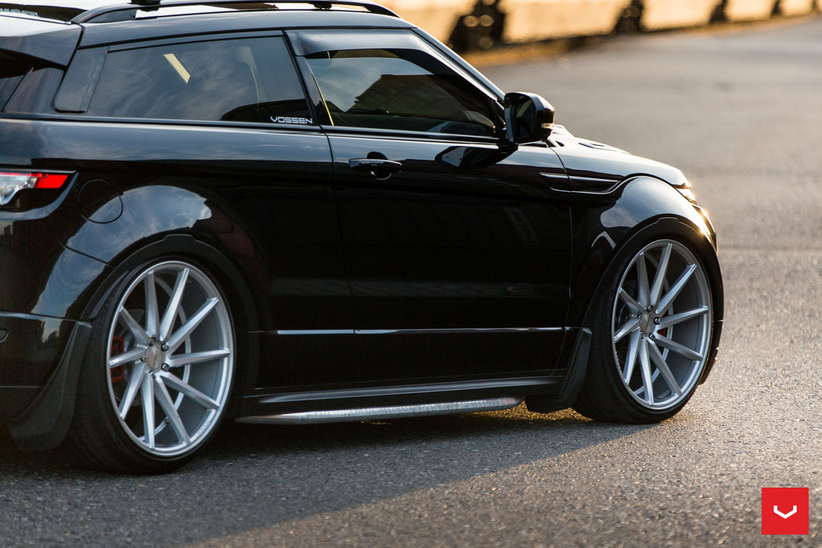 Range-Rover-Evoque-on-Air-Suspension-Vossen-CVT-Wheels-©-Vossen-
