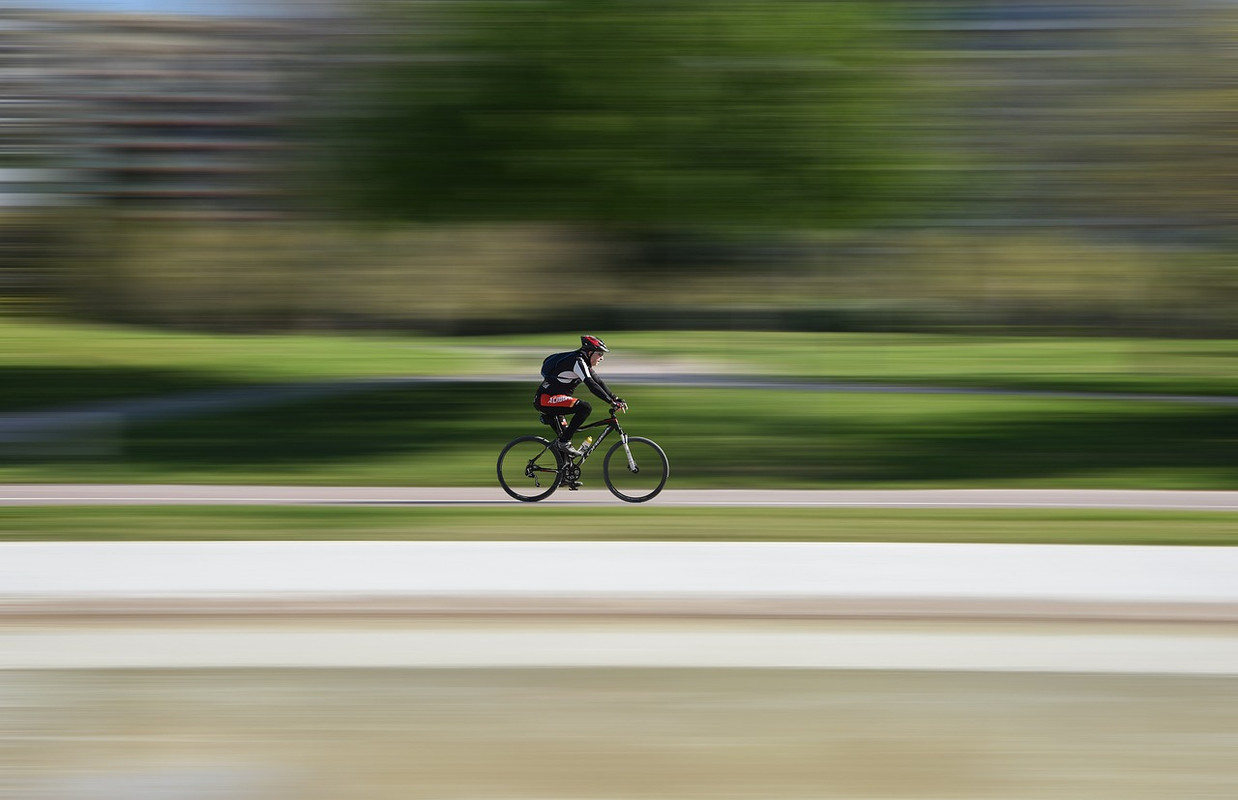 Corrida de Road Bike em estrada