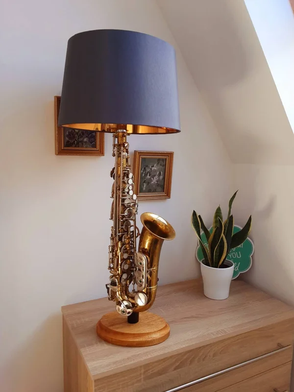 lamp-sax.webp