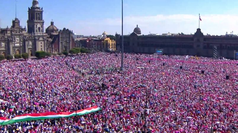 Marcha del INE: Reportan más de 100 mil asistentes en el Zócalo de la CDMX