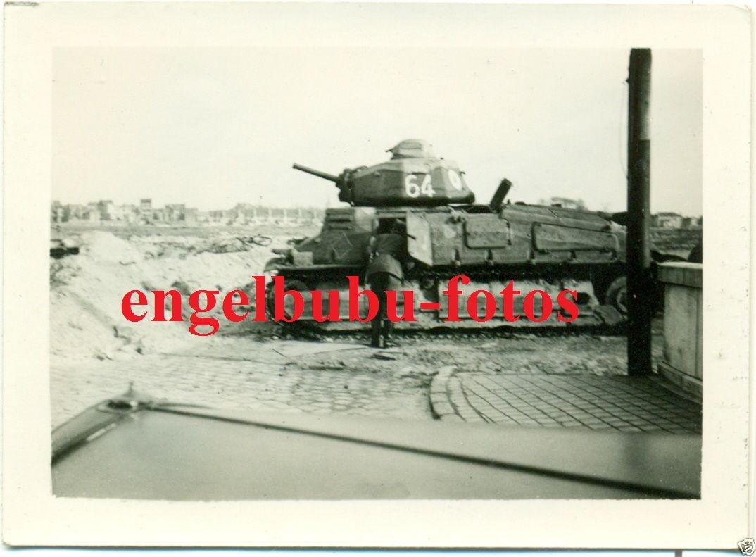 FOTO - PANZER - Französischer SOMUA mit Nr.64 - 