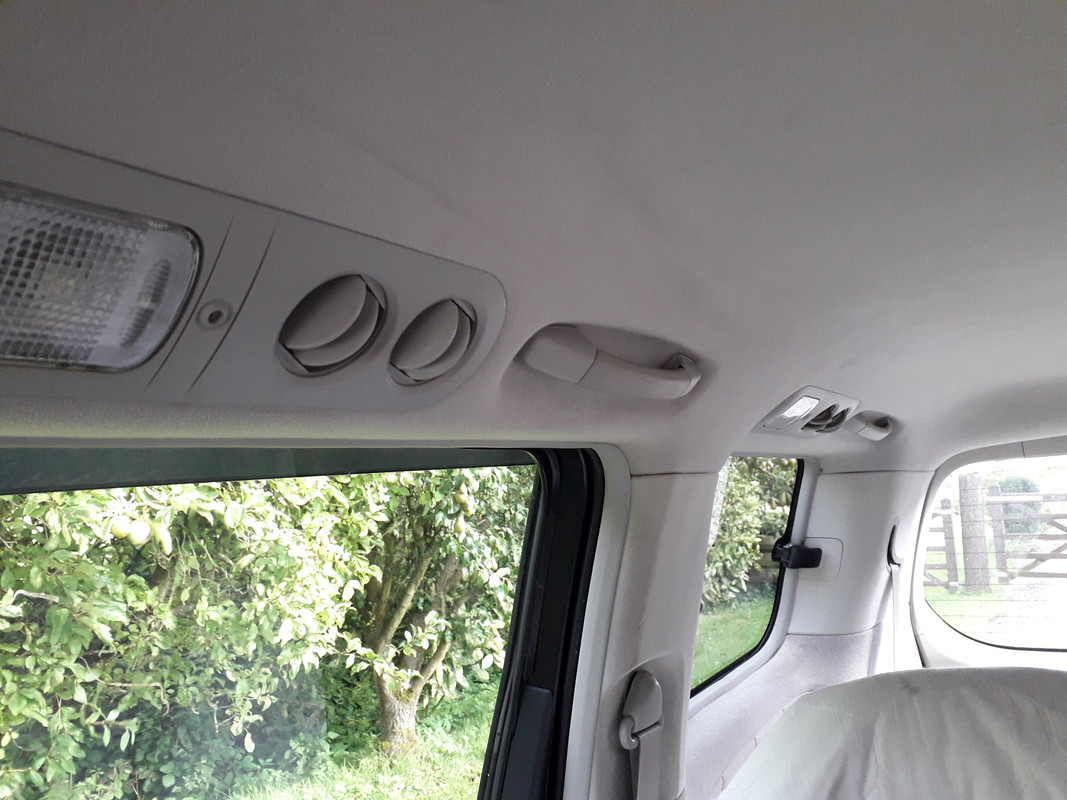 interior-rear-air-vents-2.jpg