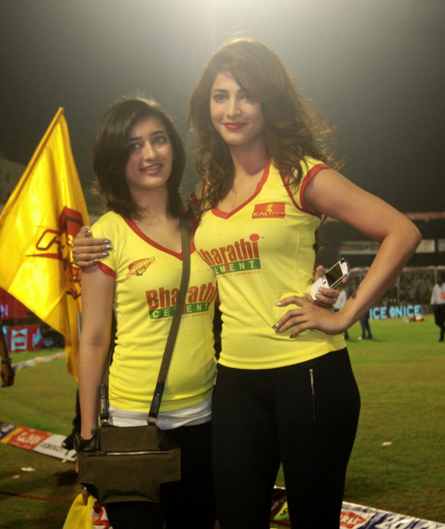 [Image: a537d-shruti-at-chennai-rhinos-vs-karnat...atch-3.jpg]