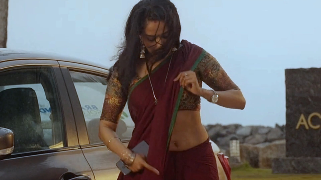 Hannah Reji Koshy  Hot navel show from Theerpu.mkv_snapshot_00.20.828