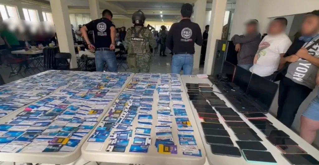 Detienen 64 personas en call center del Edomex, los acusan de fraude