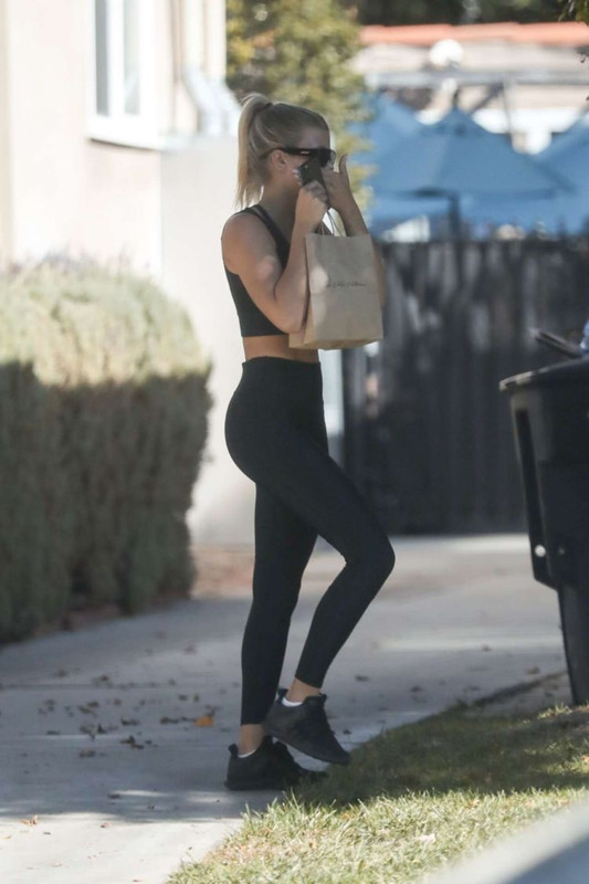 sofia-richie-friendshouse-03