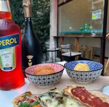 Aperitivo con 8 assaggi misti di fritti e pizza e bibita inclusa