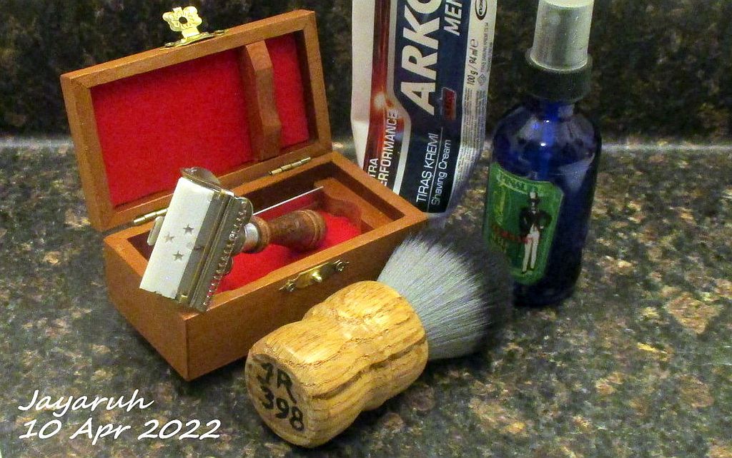 [Image: sos220410.jpg]