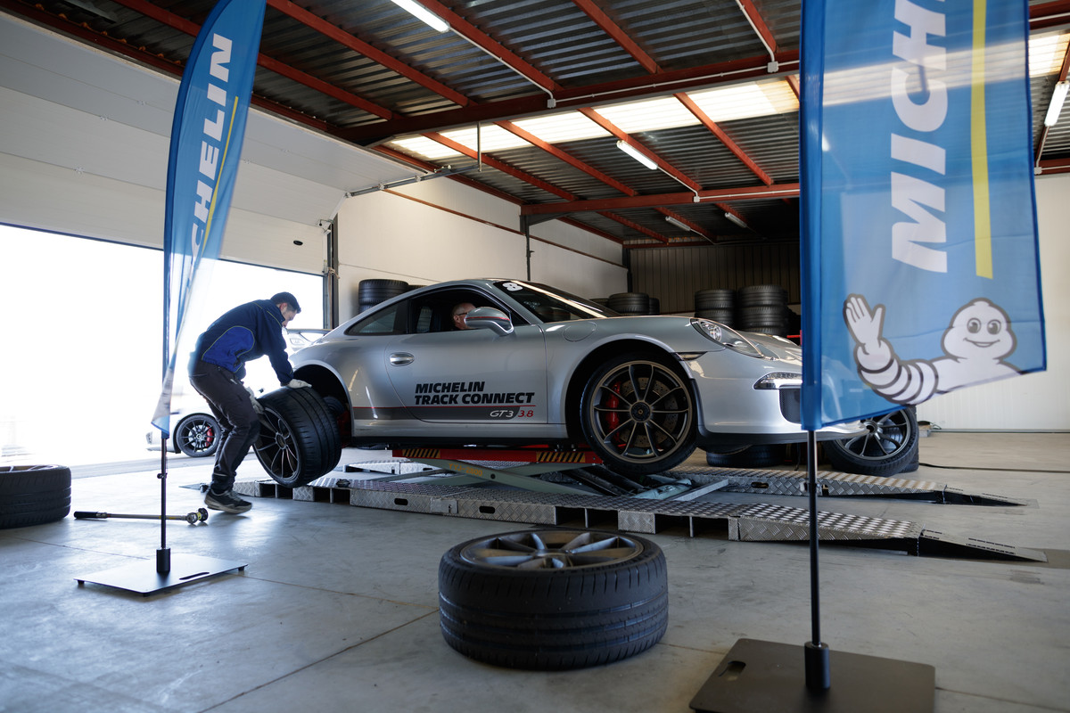 MICHELIN-Track-connect_16
