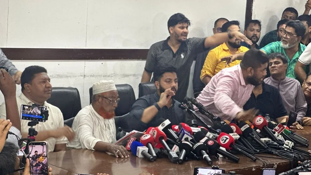 আমাকে টার্গেট করা হয়েছে, পদত্যাগের ঘোষণায় ইশরাক