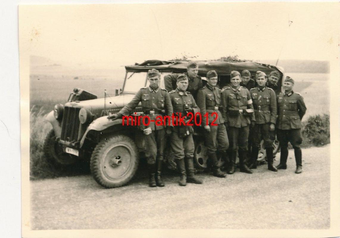 Foto, Wehrmacht, Soldaten vor ihrer kleinen süße