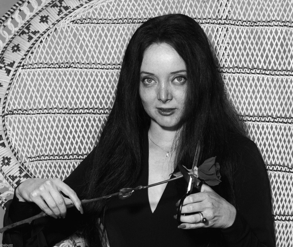 carolyn_jones_b02