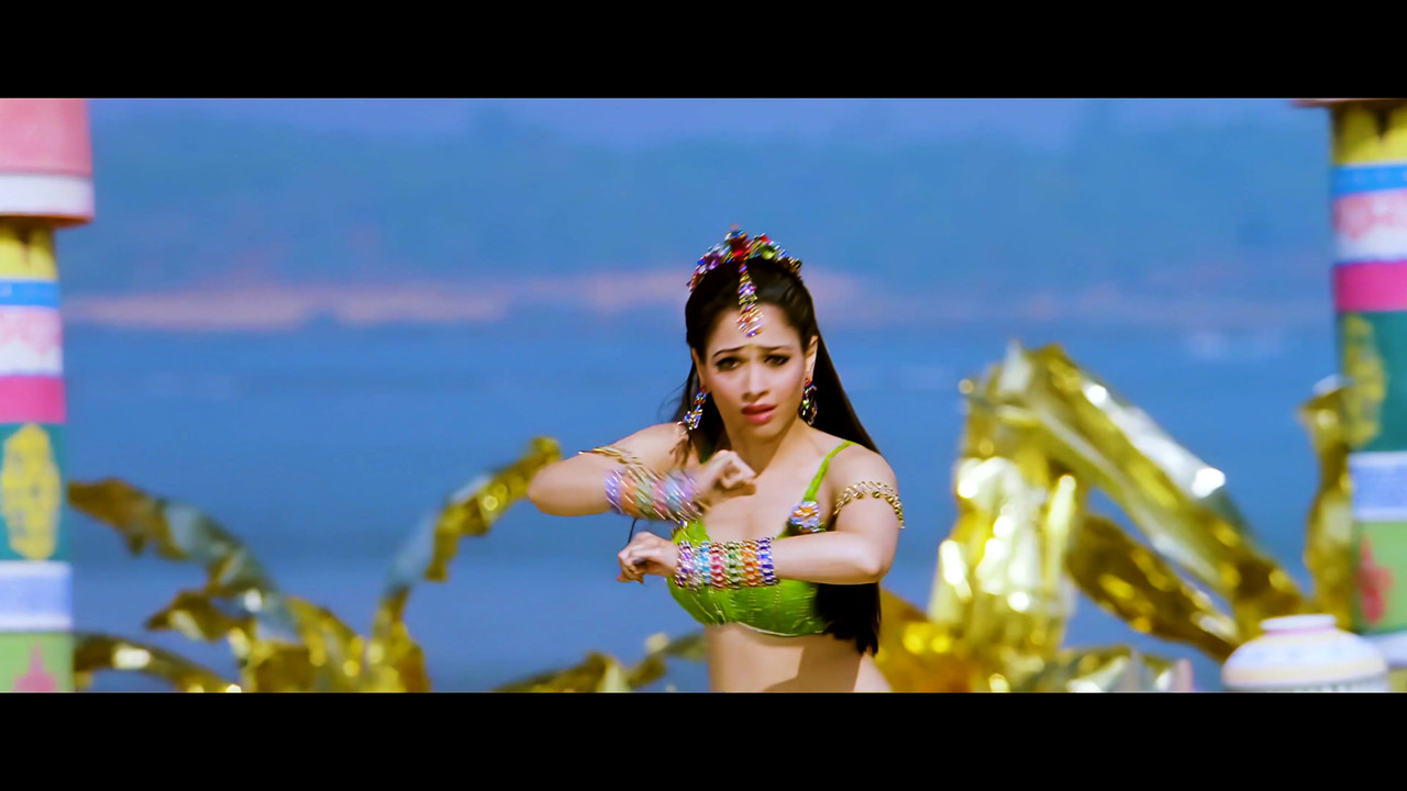 Tamanna Hot Song From Himmatwala Naino Main Sapna 4K (Best Quality).mp4_snapshot_02.58_[2021.04.05_1