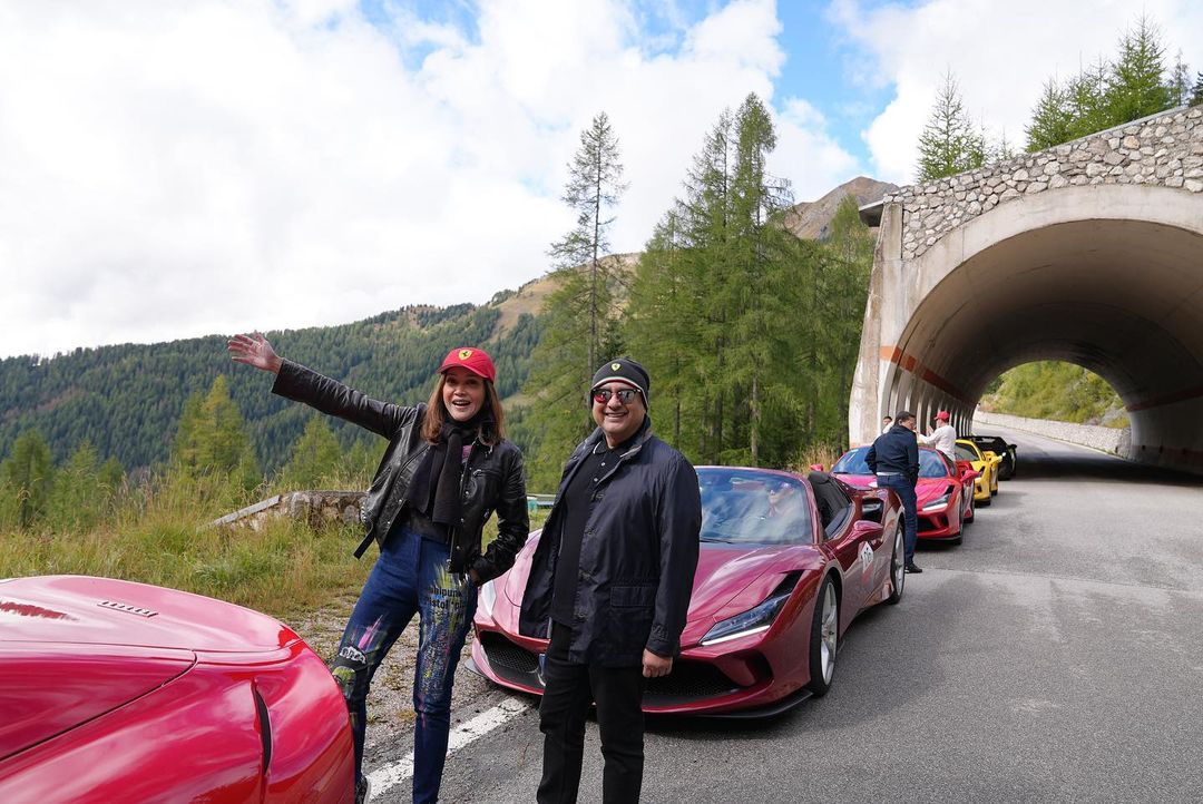 Momen seru Maia Estianty dan Irwan Mussry road trip keliling Italia.