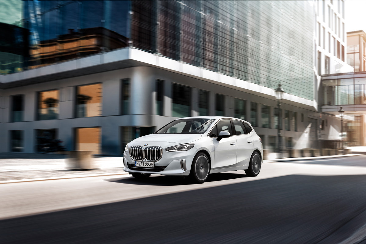 P90437728_highRes_the-all-new-bmw-223i