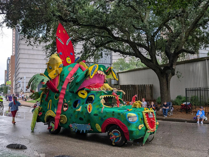 Houston2026-art-car-parade-v0-uq3e0vwlnoug1-ezgif-com-resize.jpg