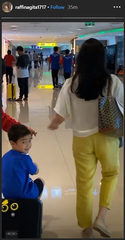 Rafathar Malik Ahmad ketika meninggalkan Bali