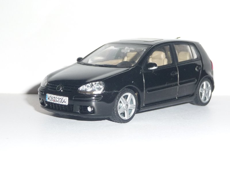 VW Golf4 b Autoart   (1)