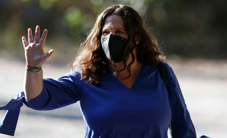 Ministra de Chile sufre robo en su domicilio: intimidaron a su esposo e hijo
