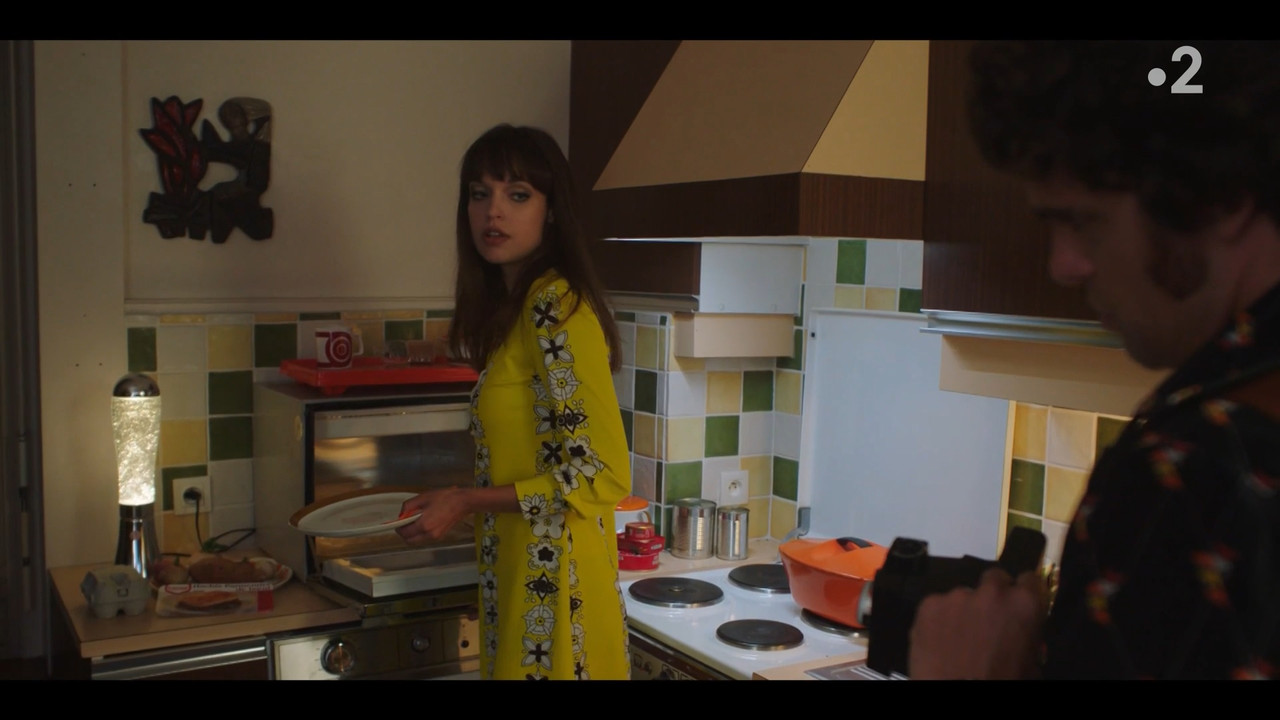 2022-05-13_21_10_Fr2_Les-petits-meurtres-d-Agatha-Christie-70-s_3x2_La-chambre-noire.mp4_snapshot_48