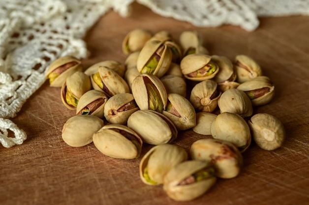 Can Parrots Have Pistachio Nuts