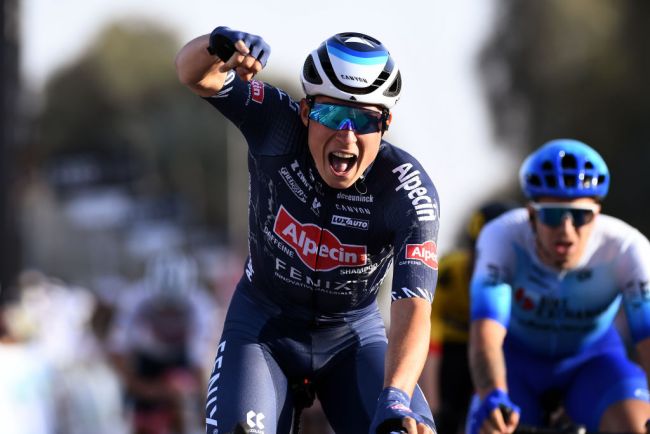 Jasper Philipsen vince la prima tappa del Giro degli Emirati Arabini (Getty Images Sport)