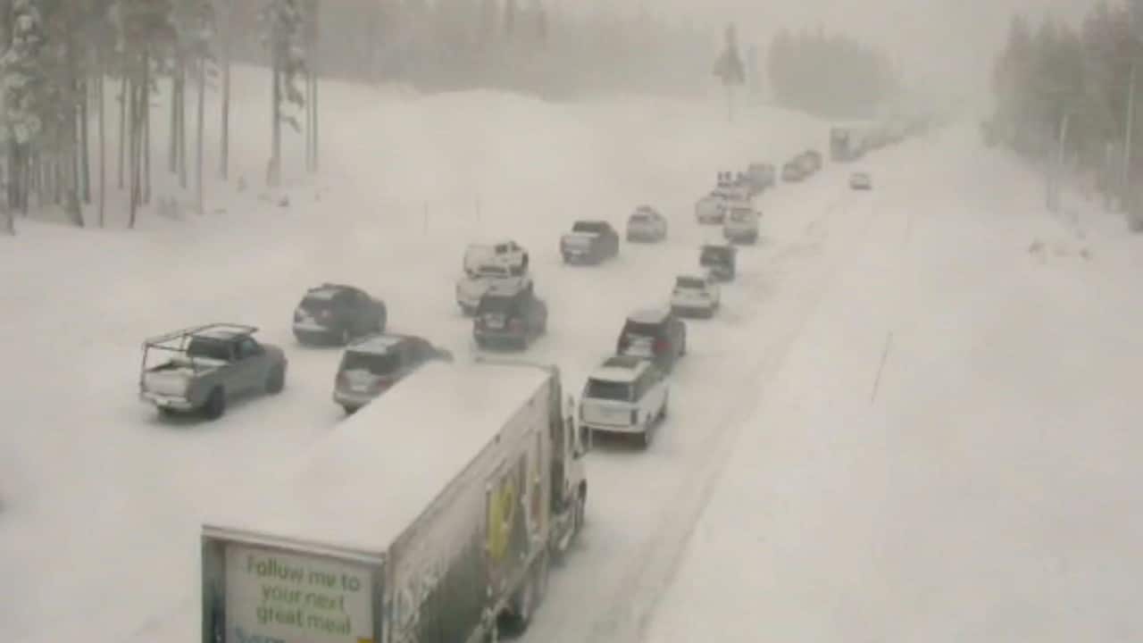 Oeste de Estados Unidos es azotado por grandes nevadas y fuertes lluvias