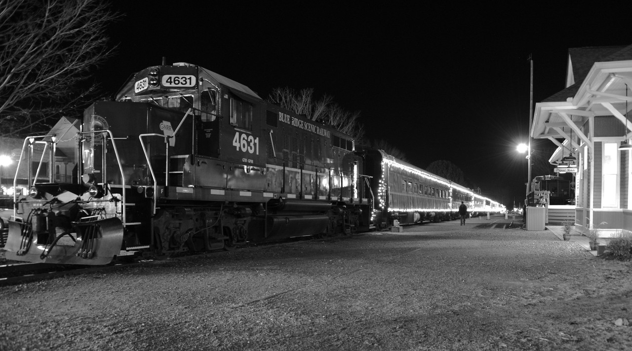 blacknwhiteblueridgerailroad.jpg