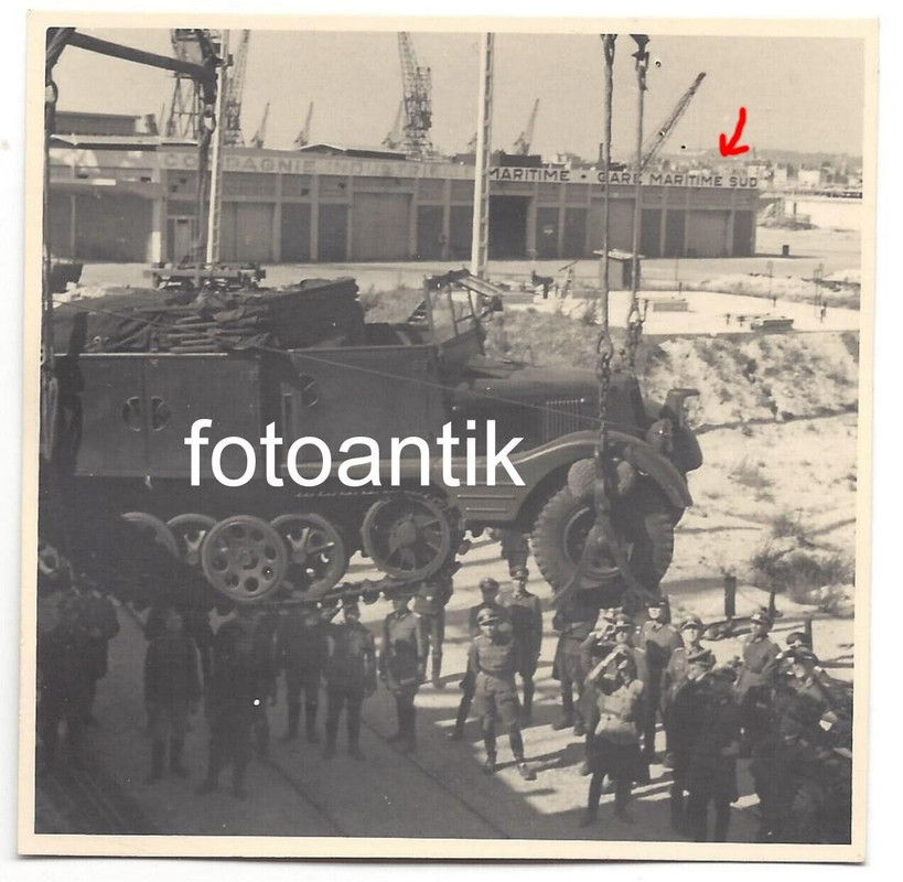 Foto Operation Seelöwe Frankreich Hafen Schiff Frachter Panzer Halbkette (6)