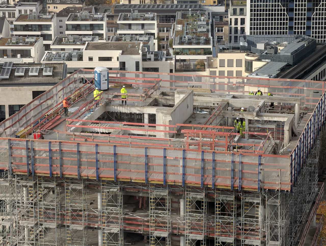 PXL 20251111 102208388