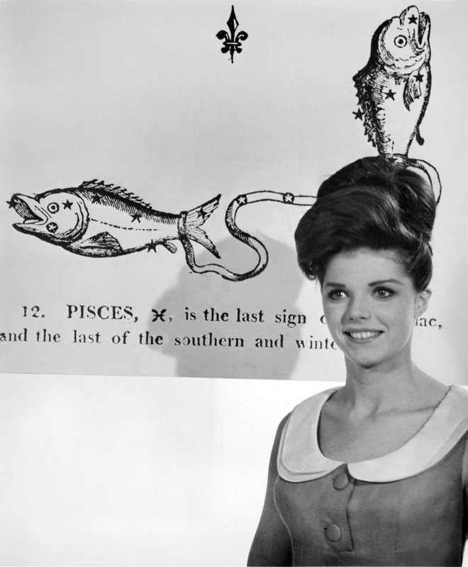 samantha_eggar_b30