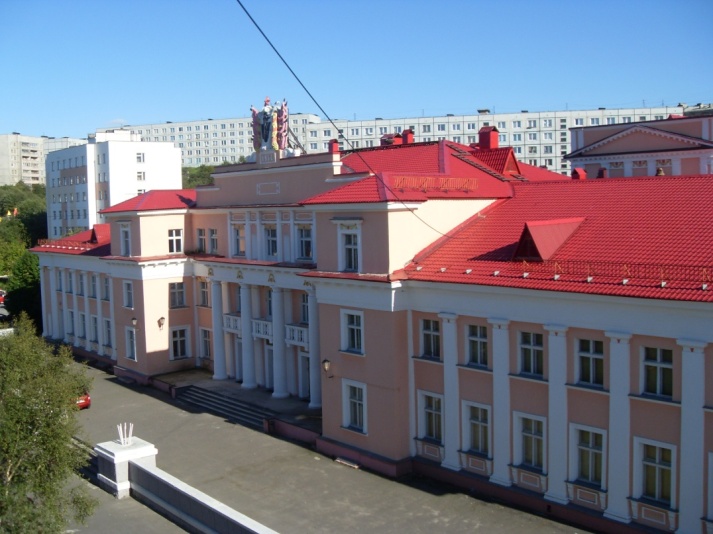 Дом Офицеров Флота в Сневероморске.