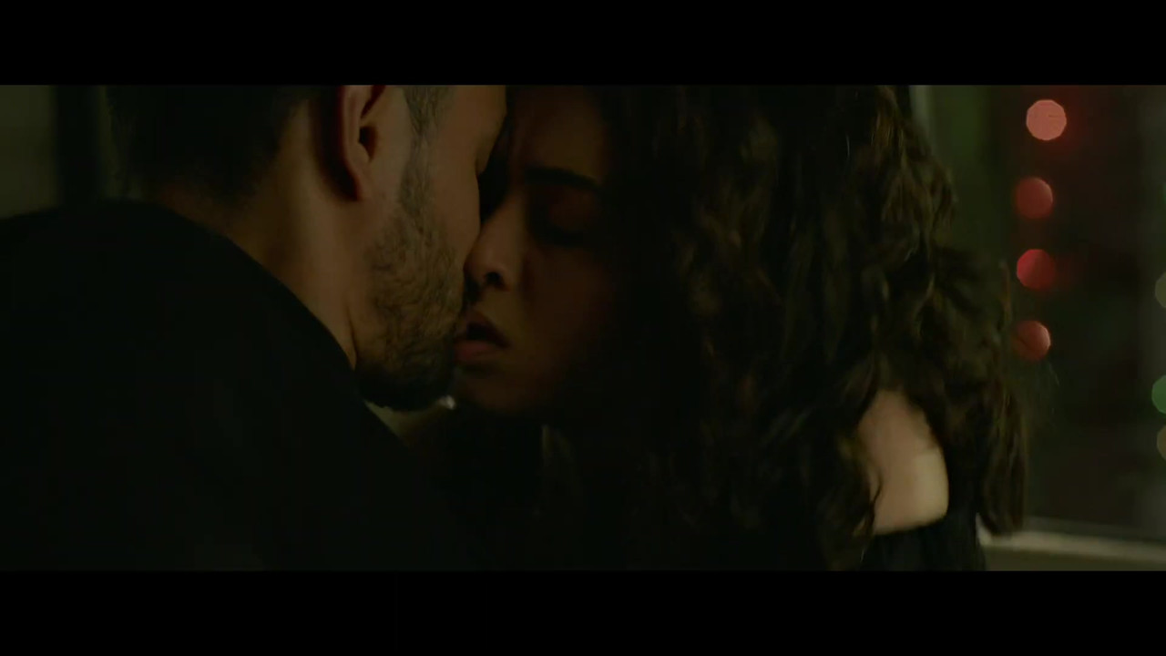 Amruta Khanvilkar 36