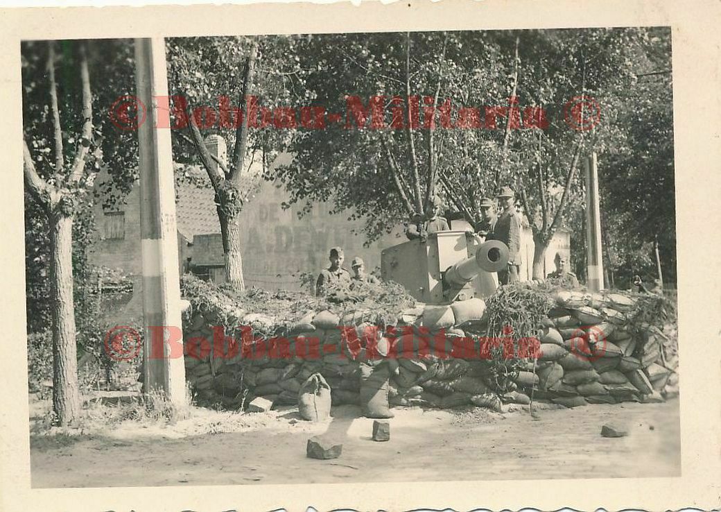 Belgien De Panne 1944 Wehrmacht mit 8,8cm PaK 43 Geschütz Scheunentor
