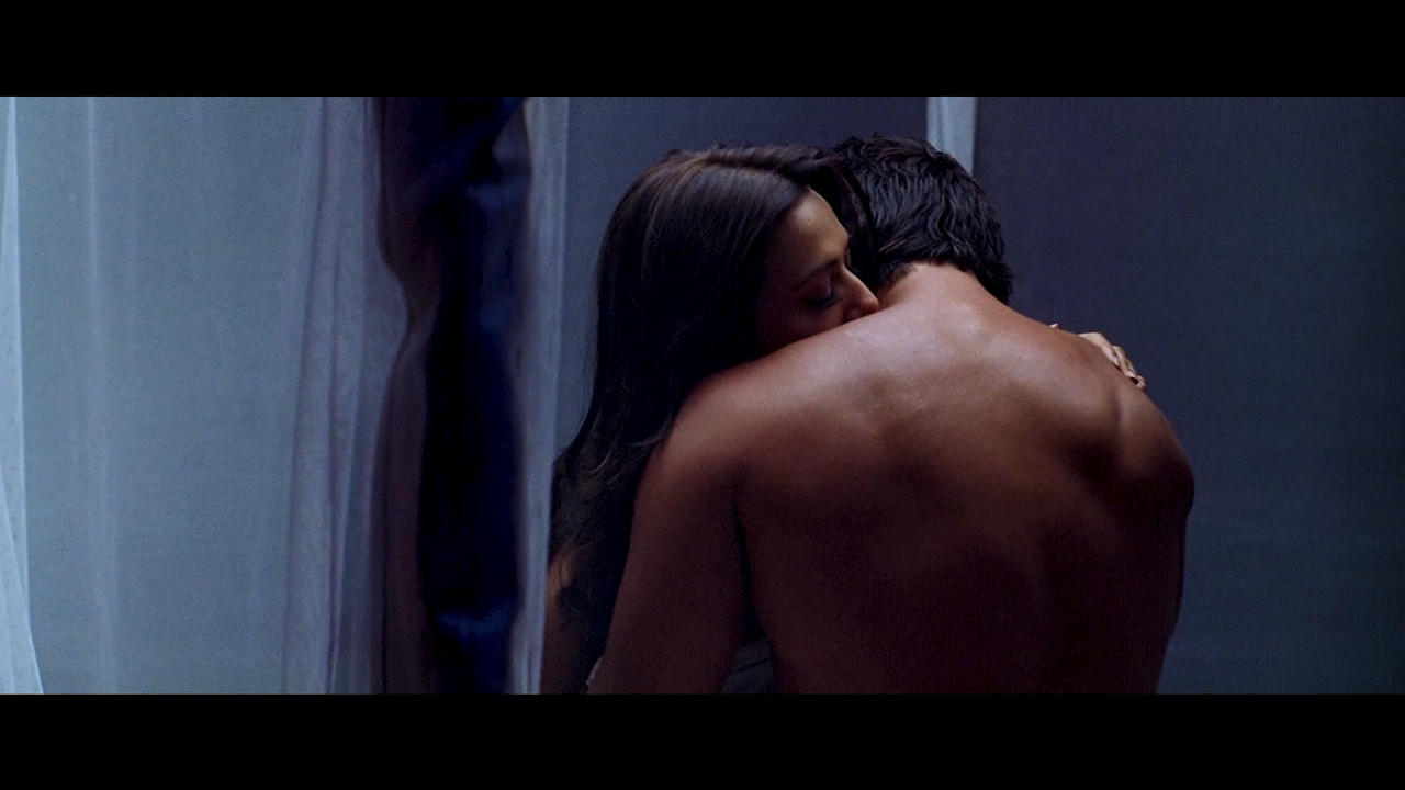 Preeti Zinta Hot Song 02 From Salaam Namaste 2005 4k.mp4_snapshot_04.47_[2020.12.08_00.23.21]