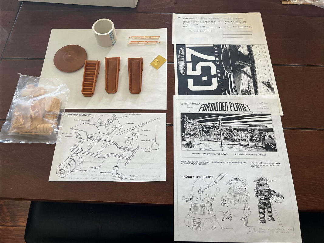 LUNAR MODELS BASE AND ACCESSORIES 2D