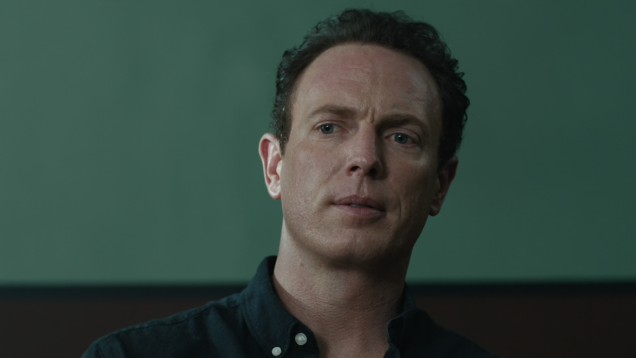 FBI.International.S02E01.Unburdened.1080p.10bit.AMZN.WEB-DL.DDP5.1.HEVC-Vyndros.mkv_snapshot_30.18_[