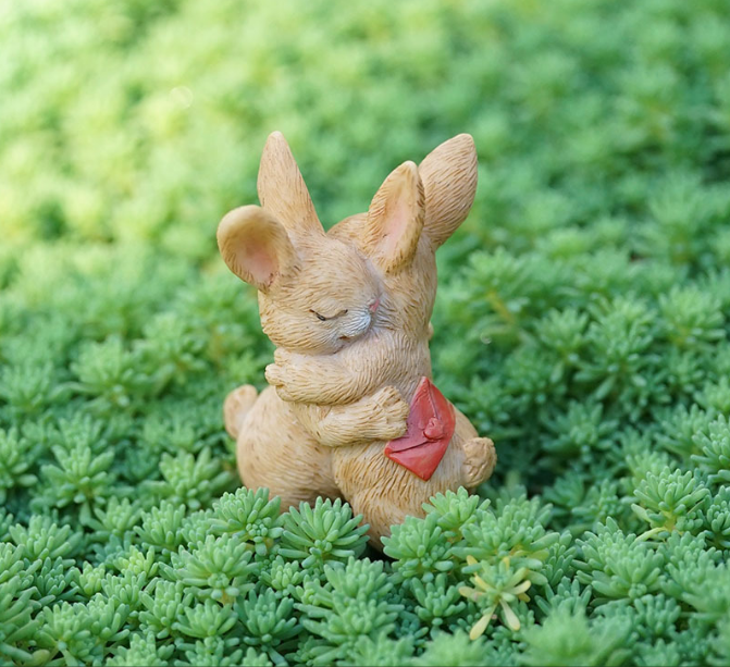 Garden Style "Hugging Bunny" Succulent Planter Decoration – Cute Rabbit Animal Figurine Resin Craft for Balcony and Pot Plant