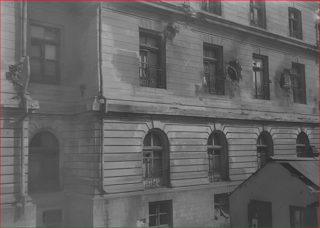 Стена_здания_с_пробоинами