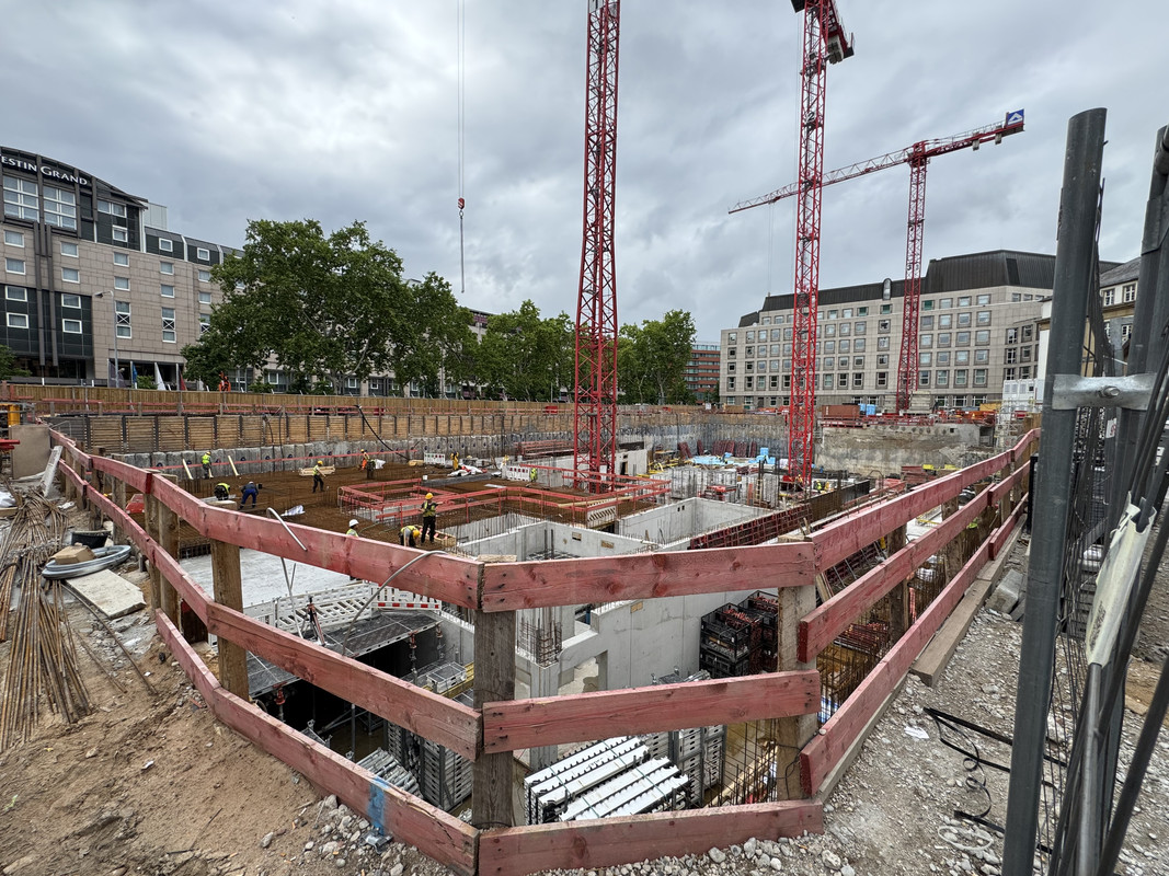 C9EF538C-DA01-41DD-B1E9-FAD2400C9EFF