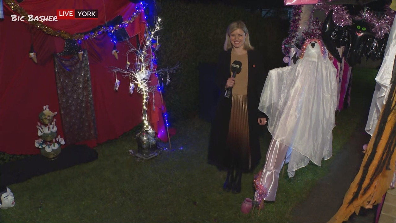 10.30 - 11.15.00 - Homes Under the Hammer  ᴺᵉʷ. S27 Colour Clash! Jac....ts_snapshot_23.17.212