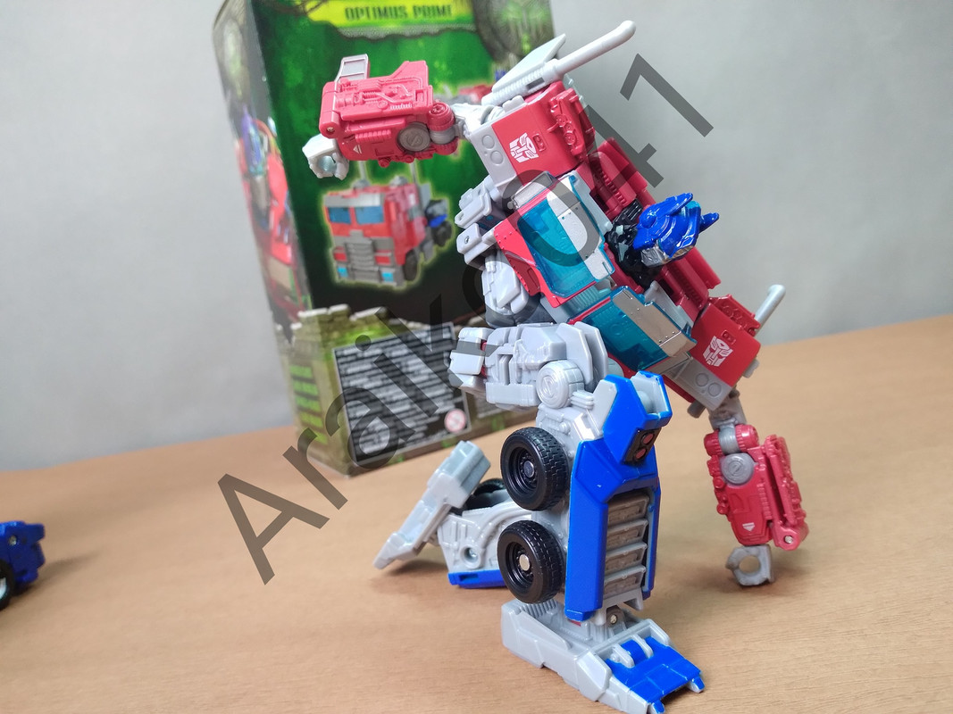 Rise-Of-The-Beasts-Mainline-Voyager-Optimus-Prime-In-Hand-Images-4